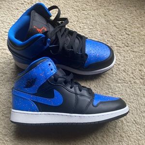 🔥sprinkles blue Jordan 1s!  Hardly worn, size 7Y=8.5W=7M.  Great condition!!